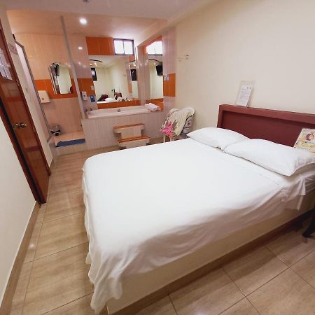 Hostal Oro Orense กีโต ภายนอก รูปภาพ