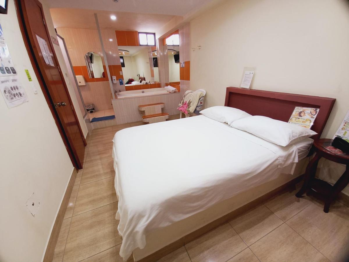 Hostal Oro Orense กีโต ภายนอก รูปภาพ