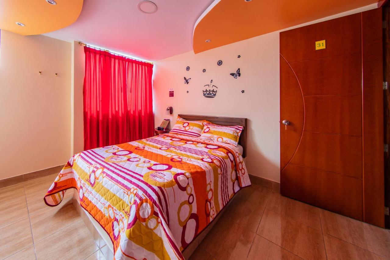 Hostal Oro Orense กีโต ภายนอก รูปภาพ