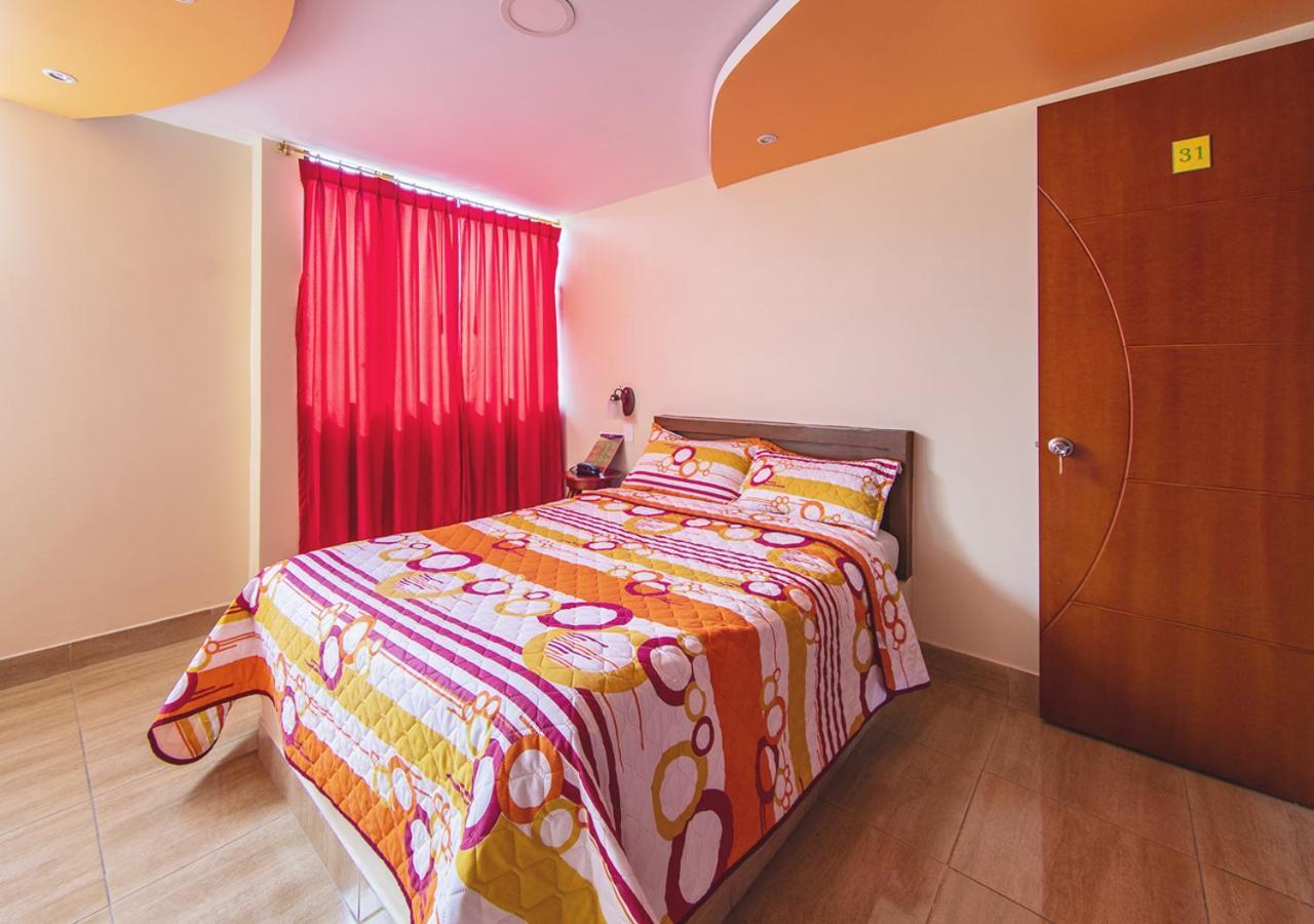 Hostal Oro Orense กีโต ภายนอก รูปภาพ